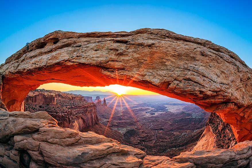 So besuchen Sie Mesa Arch - Beste Wanderung in Canyonlands NP (Info & Tipps)